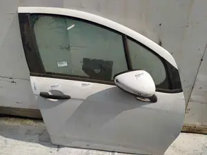 Foto de LUNA DELANTERA DERECHA CITROEN C3 1.4 HDi (68 CV / 50 KW)