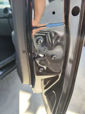 Foto de CERRADURA PUERTA DELANTERA DERECHA OPEL CORSA D 1.2 16V CAT (Z 12 XEP / LB4) (80 CV / 59 KW)
