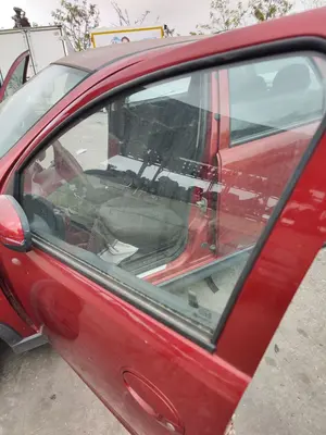 Foto de LUNA DELANTERA IZQUIERDA OPEL CORSA C 1.2 16V CAT (Z 12 XEP / LB4) (80 CV / 59 KW)