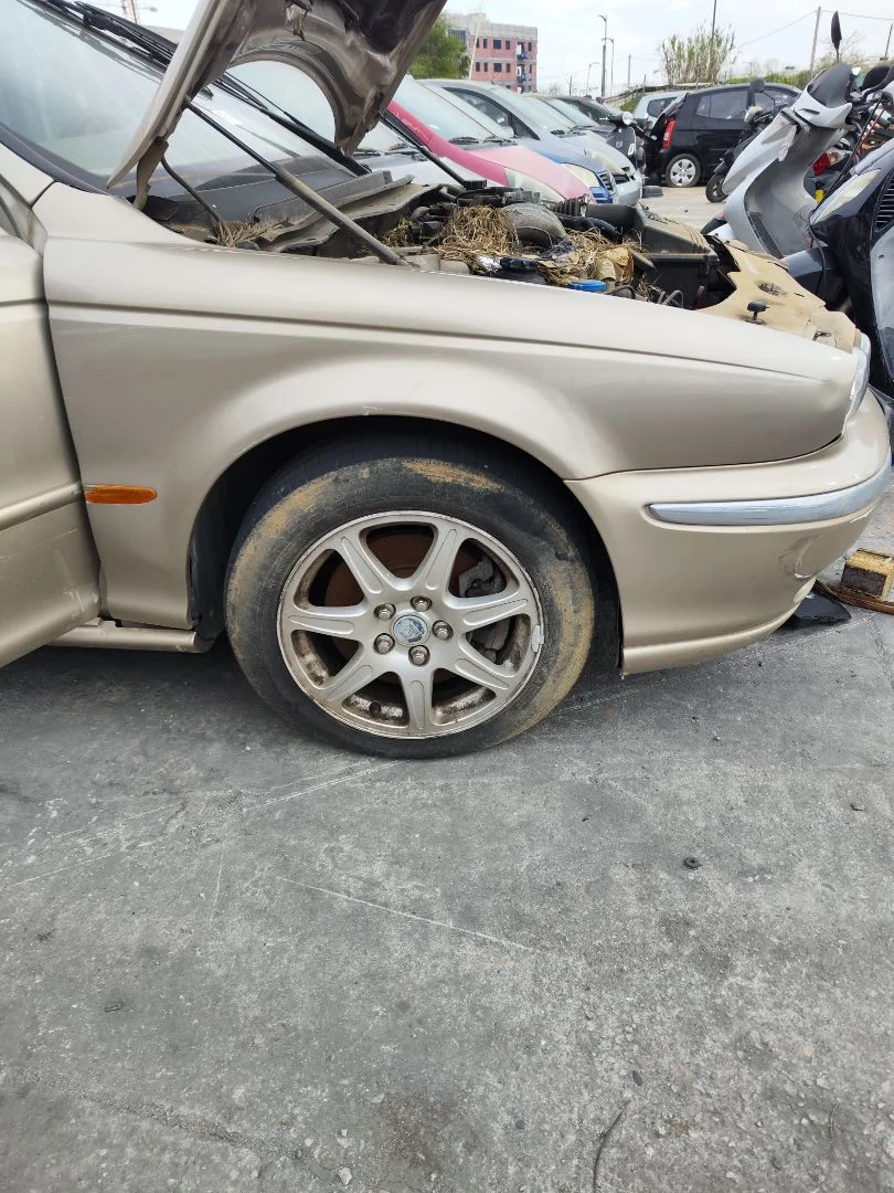Foto de ALETA DELANTERA DERECHA JAGUAR X-TYPE 2.1 V6 24V CAT (156 CV / 115 KW)
