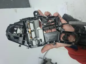 Foto de CERRADURA PUERTA DELANTERA IZQUIERDA VOLKSWAGEN TOURAN (5T1) 2.0 TDI (150 CV / 110 KW) referencia 5TA839015E foto 5