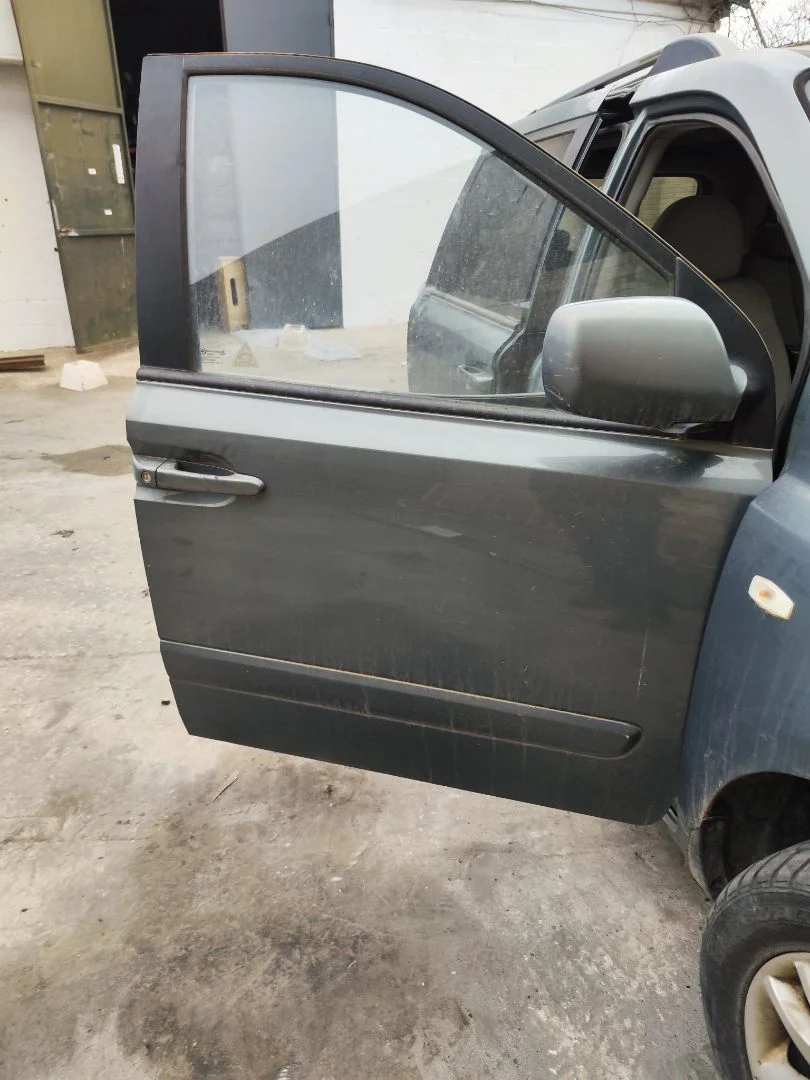 Foto de PUERTA DELANTERA DERECHA KIA CARNIVAL 2.9 CRDi CAT (185 CV / 136 KW) referencia 760044D010