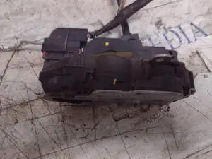 Foto de CERRADURA PUERTA DELANTERA DERECHA HONDA CIVIC 5 PUERTAS (EU7/8) 1.6 VTEC CAT (D 16 V 1) (110 CV / 81 KW) referencia 3023880 foto 2