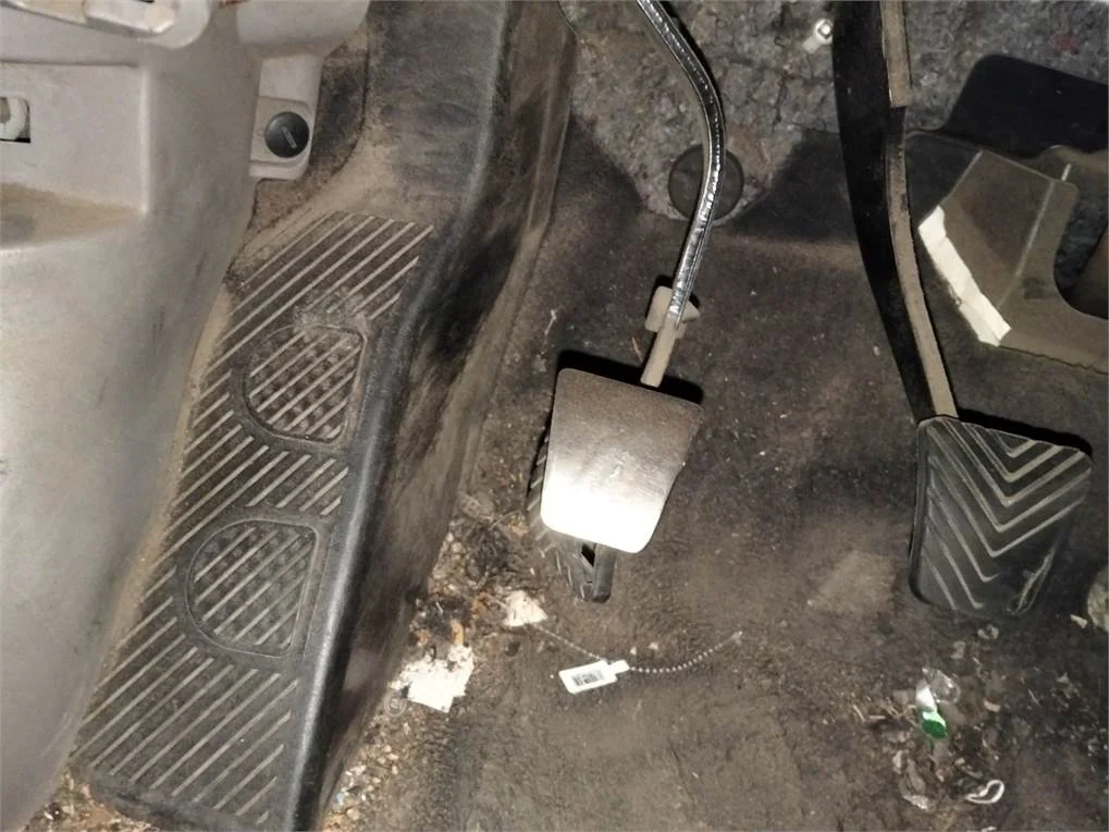Foto de PEDAL EMBRAGUE MITSUBISHI GRANDIS (NA0W)