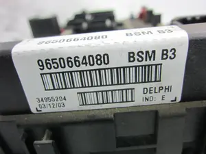 Foto de CAJA RELES / FUSIBLES PEUGEOT 206 1.4 16V CAT (KFU / ET3J4) (88 CV / 65 KW) referencia 9650664080 foto 3