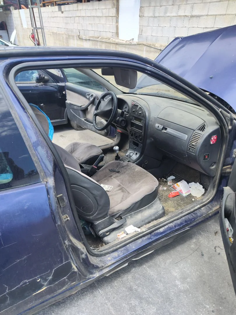Foto de GOMAS CONTORNO PUERTA CITROEN XSARA COUPE 2.0 HDi CAT (RHY / DW10TD) (90 CV / 66 KW)