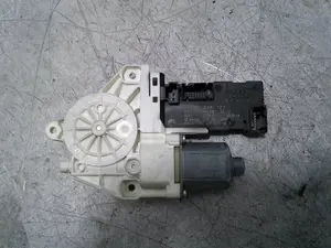 Foto de MOTOR ELEVALUNAS DELANTERO DERECHO PEUGEOT 407 2.0 16V HDi FAP CAT (RHR / DW10BTED4) (136 CV / 100 KW) referencia 994651101 foto 4