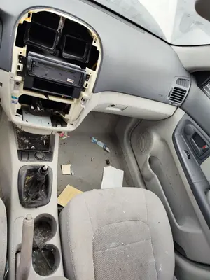 Foto de CONSOLA CENTRAL KIA CERATO (LD) 1.5 CRDi (102 CV / 75 KW)