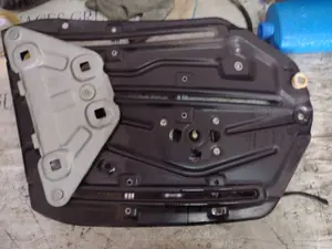 Foto de ELEVALUNAS TRASERO DERECHO OPEL ASTRA H TWIN TOP 1.8 16V (140 CV / 103 KW) referencia 13193206 foto 2