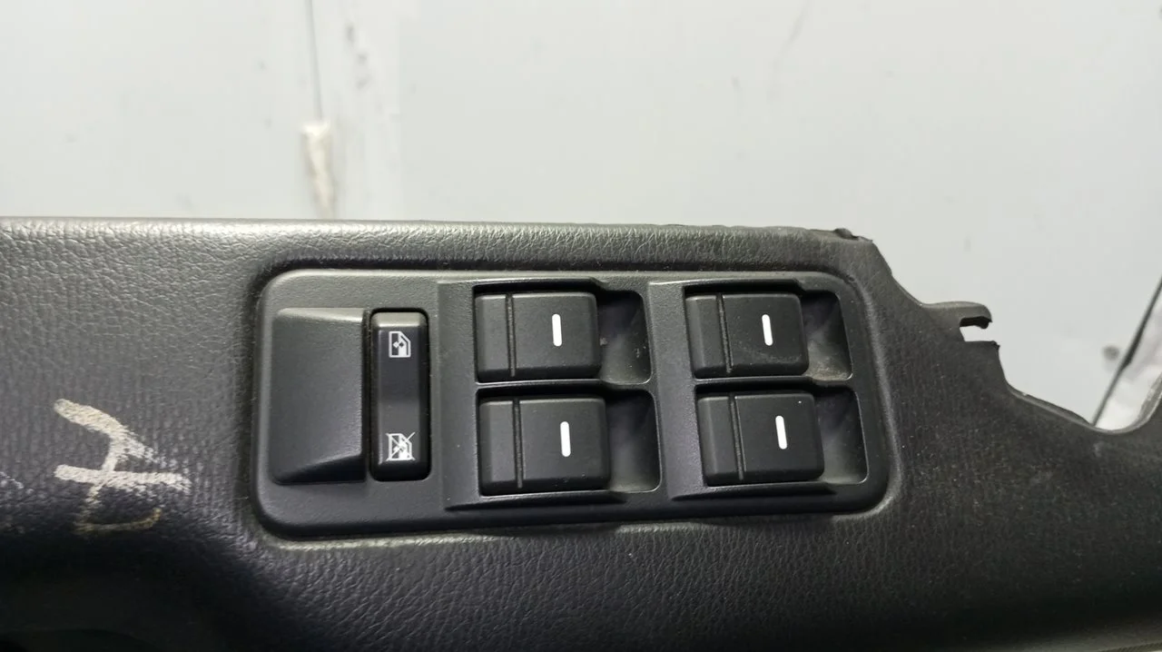 Foto de MANDO ELEVALUNAS DELANTERO IZQUIERDO LAND ROVER RANGE ROVER SPORT 2.7 Td V6 CAT (190 CV / 140 KW) referencia YUD501570PVJ