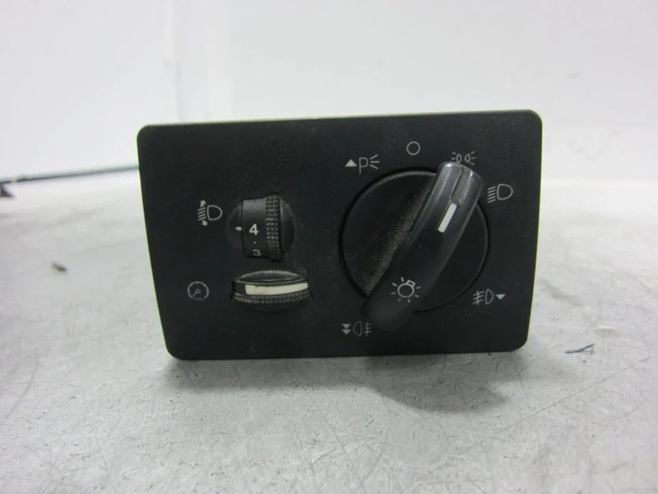 Foto de MANDO MULTIFUNCION FORD FOCUS C-MAX (CAP)(2003) 1.6 TDCi CAT (109 CV / 80 KW) referencia 3M5T13A024BB