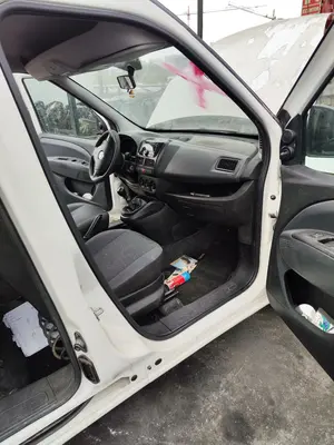 Foto de GOMAS CONTORNO PUERTA FIAT II DOBLÒ (152) 1.6 JTDM 16V CAT (105 CV / 77 KW)