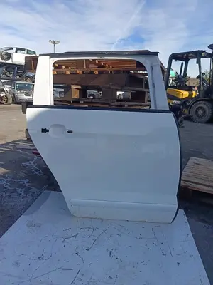 Foto de PUERTA TRASERA DERECHA PEUGEOT 5008 1.6 HDi FAP (112 CV / 82 KW)