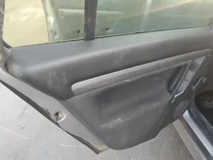 Foto de CERRADURA PUERTA TRASERA IZQUIERDA OPEL VECTRA C CARAVAN 2.2 16V CAT (Z 22 YH / LCH) (155 CV / 114 KW) referencia 13210763
