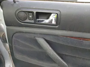 Foto de MANETA INTERIOR TRASERA DERECHA VOLKSWAGEN PASSAT BERLINA (3B3) 1.9 TDI (131 CV / 96 KW) referencia 3B0839114BFFKZ