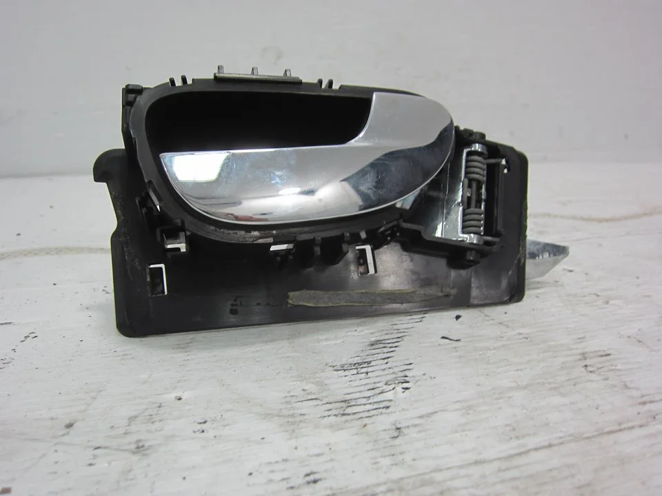 Foto de MANETA INTERIOR DELANTERA DERECHA PEUGEOT 307 (S1)(04.2001) 1.6 16V CAT (109 CV / 80 KW) referencia 9634768577