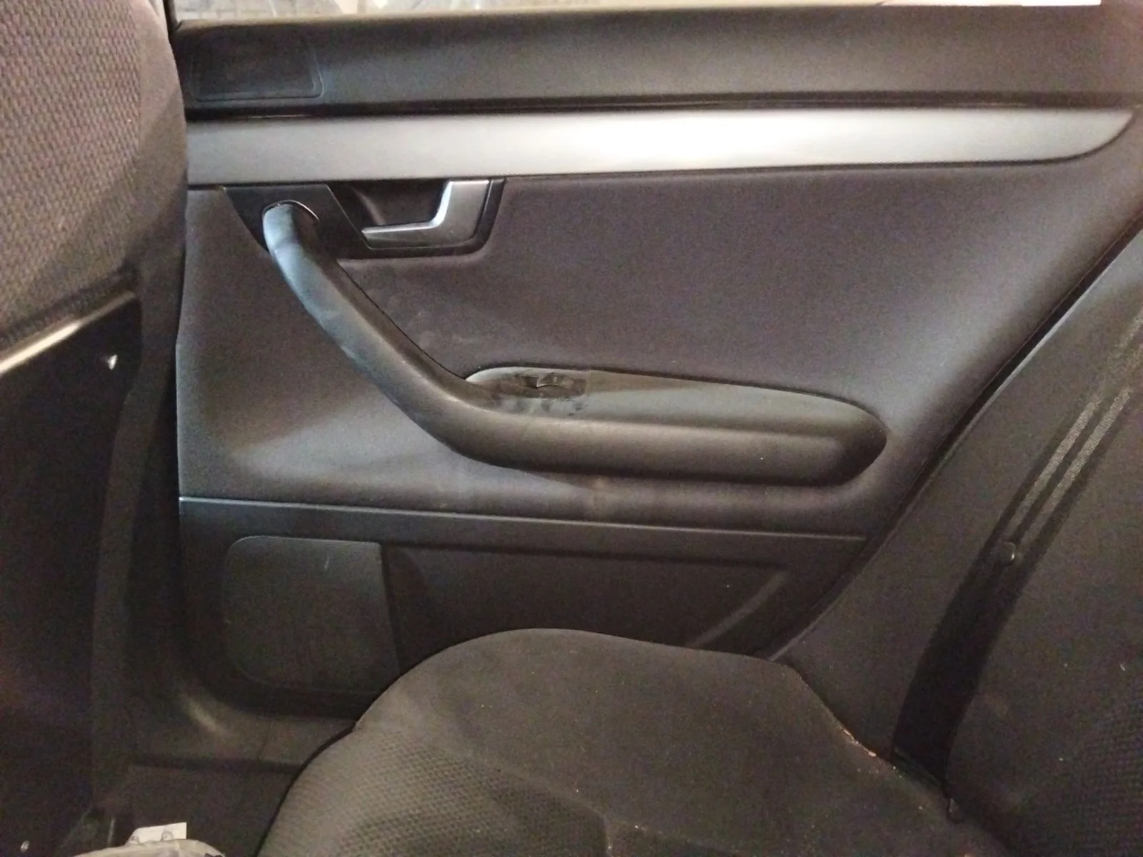 Foto de GUARNECIDO PUERTA TRASERA DERECHA AUDI A4 BERLINA (8E)