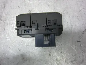 Foto de INTERRUPTOR OPEL CROSSLAND X 1.2 (110 CV / 81 KW) referencia YP00032777 foto 4