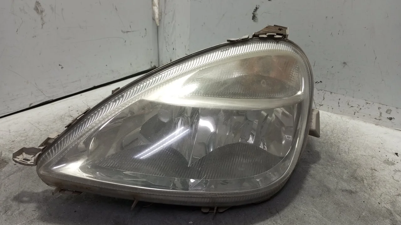 Foto de FARO IZQUIERDO MERCEDES-BENZ CLASE A (BM 168) 1.6 CAT (102 CV / 75 KW) referencia A1688201761