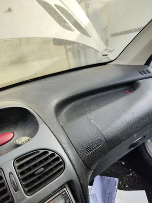 Foto de SALPICADERO PEUGEOT 206 1.6 16V CAT (109 CV / 80 KW) referencia 8203RY foto 2