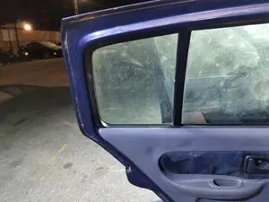 Foto de LUNA CUSTODIA TRASERA IZQUIERDA RENAULT CLIO II FASE I (B/CB0) 1.4 16V (98 CV / 72 KW)