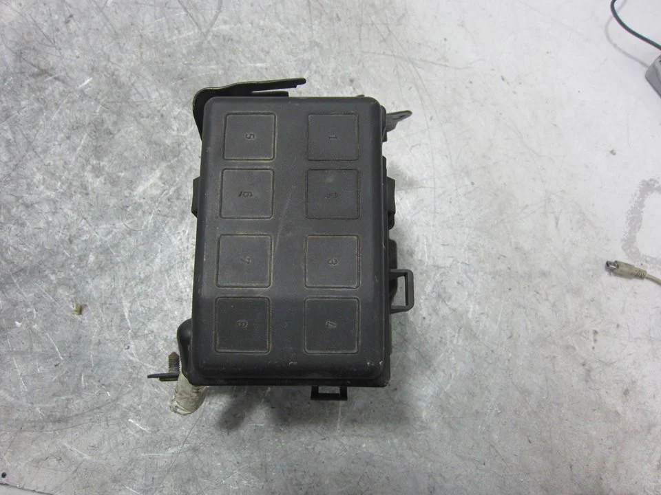 Foto de CAJA RELES / FUSIBLES OPEL ASTRA G BERLINA referencia 90560119