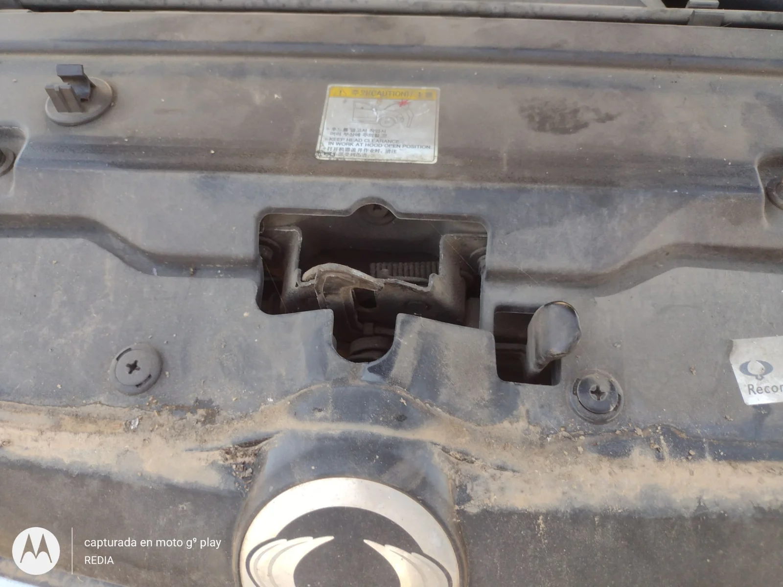 Foto de CERRADURA CAPO SSANGYONG RODIUS 2.7 Turbodiesel CAT (163 CV / 120 KW)