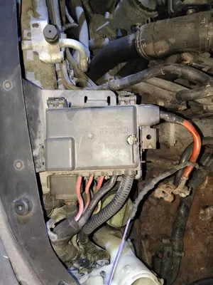 Foto de CAJA RELES / FUSIBLES SEAT ALHAMBRA (7V9)