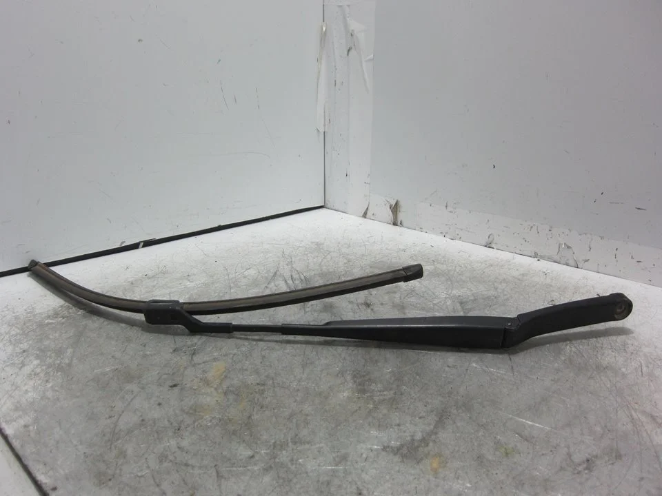 Foto de BRAZO LIMPIA DELANTERO IZQUIERDO SEAT IBIZA BERLINA (6J5) 1.2 TSI (86 CV / 63 KW) referencia 6J1955409