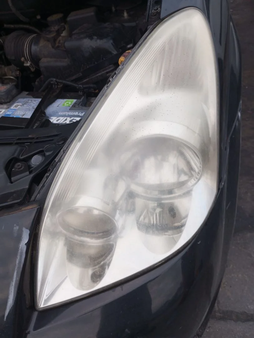 Foto de FARO IZQUIERDO TOYOTA COROLLA VERSO (R1) 2.2 Turbodiesel CAT (136 CV / 100 KW)