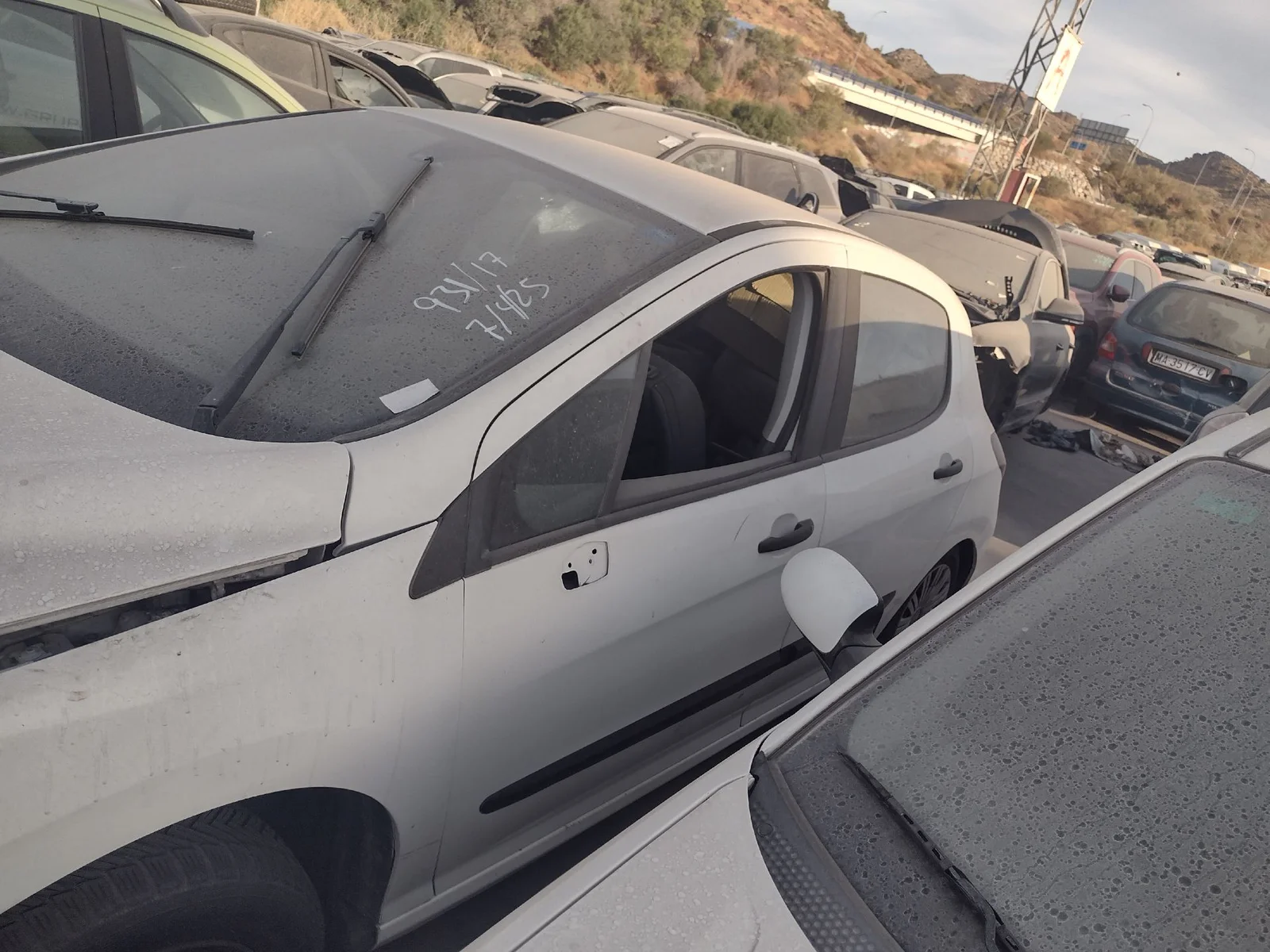 Foto de PUERTA DELANTERA IZQUIERDA PEUGEOT 308 1.6 16V HDi FAP (92 CV / 68 KW) referencia 9002Z1