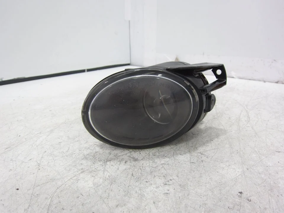 Foto de FARO ANTINIEBLA IZQUIERDO VOLKSWAGEN PASSAT BERLINA (3C2) 2.0 TDI (140 CV / 103 KW) referencia 271274