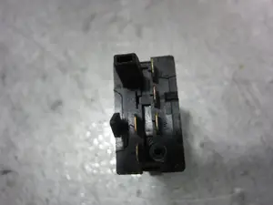 Foto de INTERRUPTOR VOLKSWAGEN PASSAT BERLINA (3B2) 1.9 TDI (116 CV / 85 KW) referencia 3B0959621B foto 3