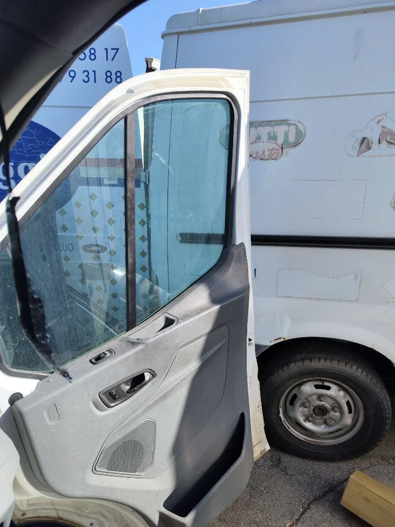 Foto de LUNA DELANTERA DERECHA FORD TRANSIT CHASIS CABINA (TTG) 2.0 TDCi CAT (170 CV / 125 KW)