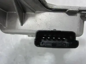 Foto de MOTOR LIMPIA DELANTERO CITROEN C4 PICASSO 1.6 16V (120 CV / 88 KW) referencia 53042446 foto 3