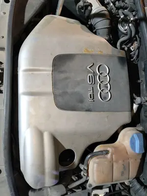 Foto de TAPA MOTOR AUDI ALLROAD QUATTRO QUATTRO (4B5)