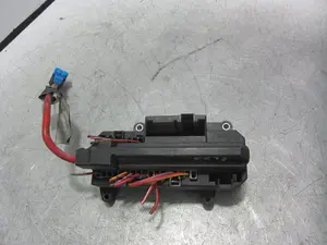 Foto de CAJA RELES / FUSIBLES BMW SERIE 7 (E65/E66) 3.0 Turbodiesel CAT (218 CV / 160 KW) referencia 6113690058301 foto 3
