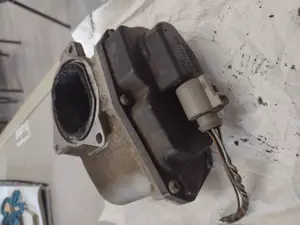 Foto de VALVULA EGR VOLKSWAGEN PASSAT (321/323/331)(08.1977) referencia 03G131501 foto 2
