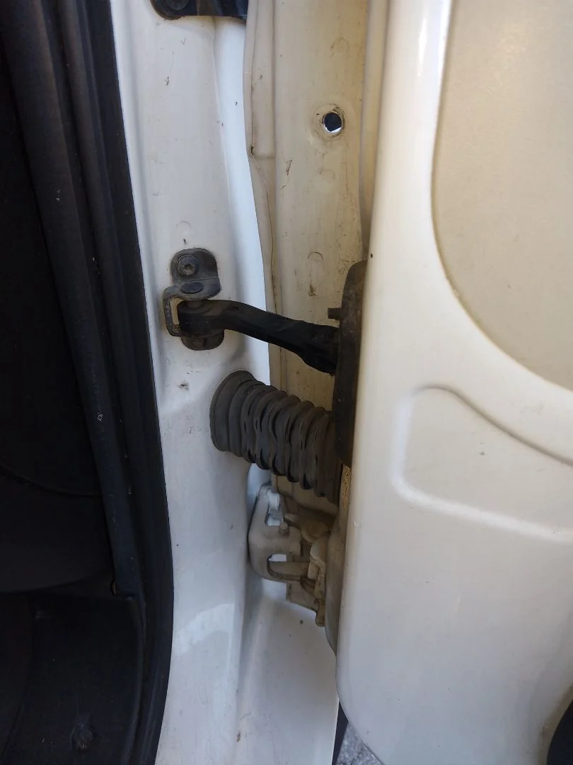 Foto de RETENEDOR PUERTA FIAT DUCATO 3 MAXI FURGÓN TS 35 (295) 2.3 JTD CAT (131 CV / 96 KW) referencia 1394172080