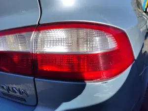 Foto de PILOTO TRASERO DERECHO RENAULT LAGUNA II (BG0) 1.8 CAT (120 CV / 88 KW)