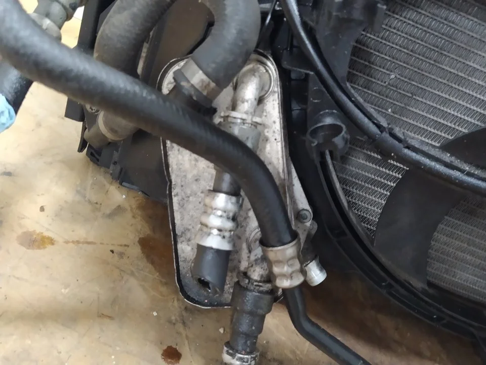 Foto de ENFRIADOR ACEITE MOTOR BMW SERIE 3 BERLINA (E90) 2.0 CAT (129 CV / 95 KW)
