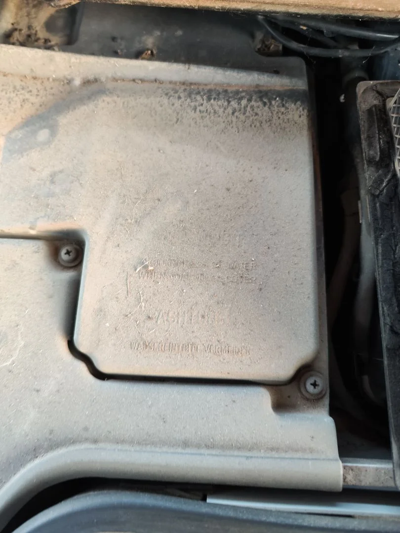 Foto de CAJA RELES / FUSIBLES AUDI A8 (D2) 4.2 V8 40V (310 CV / 228 KW)