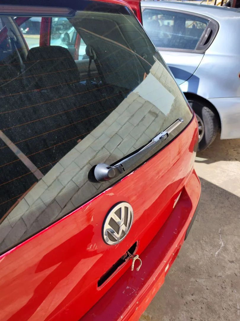 Foto de BRAZO LIMPIA TRASERO VOLKSWAGEN GOLF IV BERLINA (1J1)(10.1997) 1.9 TDI (90 CV / 66 KW)