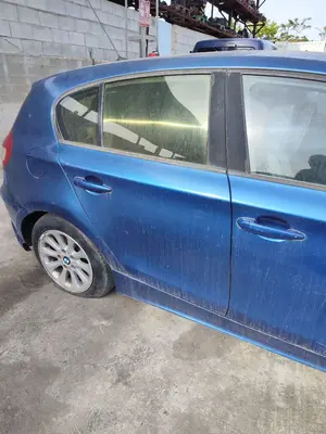 Foto de PUERTA TRASERA DERECHA BMW SERIE 1 BERLINA (E81/E87) 2.0 16V Diesel CAT (122 CV / 90 KW) referencia 41527191018