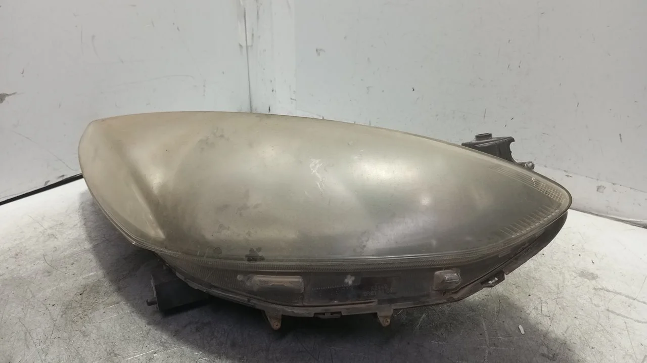 Foto de FARO DERECHO MAZDA 2 BERLINA (DE) 1.3 16V CAT (75 CV / 55 KW) referencia DR6151030