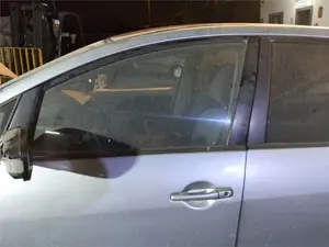 Foto de LUNA DELANTERA IZQUIERDA MITSUBISHI GRANDIS (NA0W)