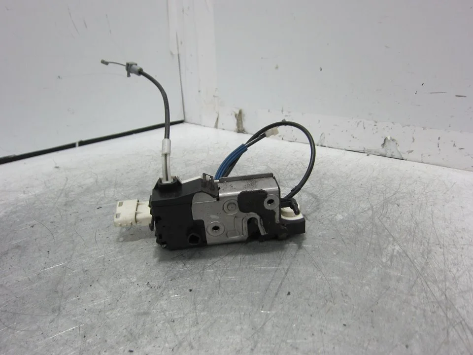 Foto de CERRADURA PUERTA TRASERA IZQUIERDA PEUGEOT 407 2.0 16V HDi FAP CAT (RHR / DW10BTED4) (136 CV / 100 KW) referencia 9681337180