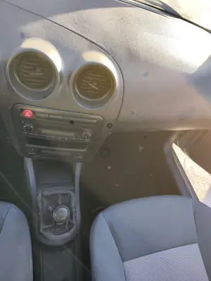 Foto de CONSOLA CENTRAL SEAT CORDOBA BERLINA (6L2) 1.4 16V (75 CV / 55 KW) foto 2