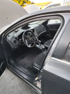 Foto de GOMAS CONTORNO PUERTA CHEVROLET CRUZE 2.0 Diesel CAT (163 CV / 120 KW)