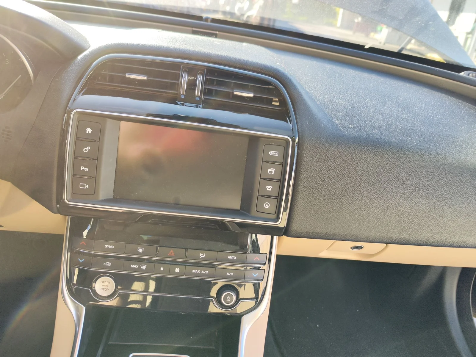 Foto de SISTEMA AUDIO / RADIO CD JAGUAR XE 2.0 Turbo CAT (200 CV / 147 KW) referencia 9X2310E889AB